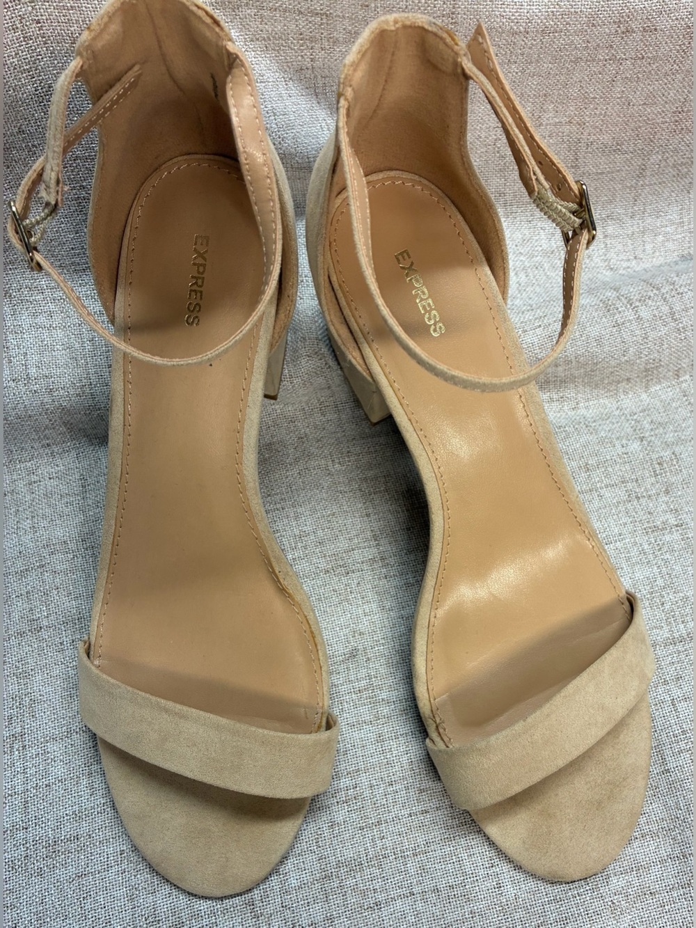 Express ankle-strap block heel sandals in a beige faux suede finish SIZE 10